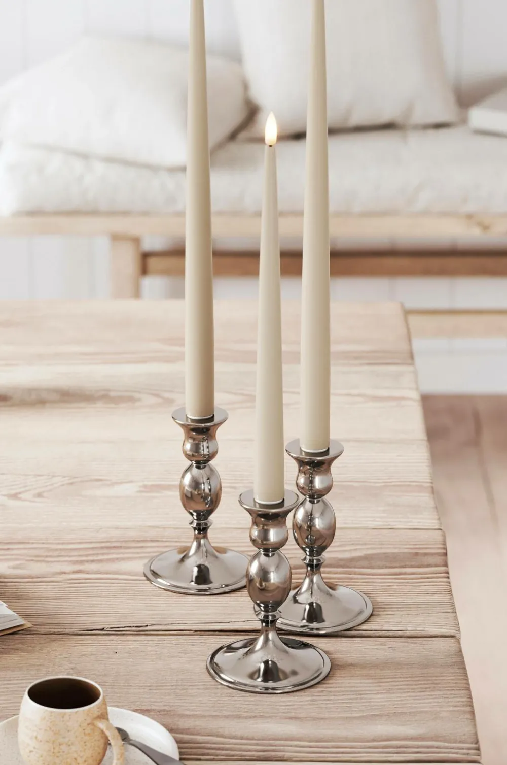 DeluxeHomeart Lys & Duft>LED Taper Candle Shiny 2,2x38 cm 2 stk. Sand