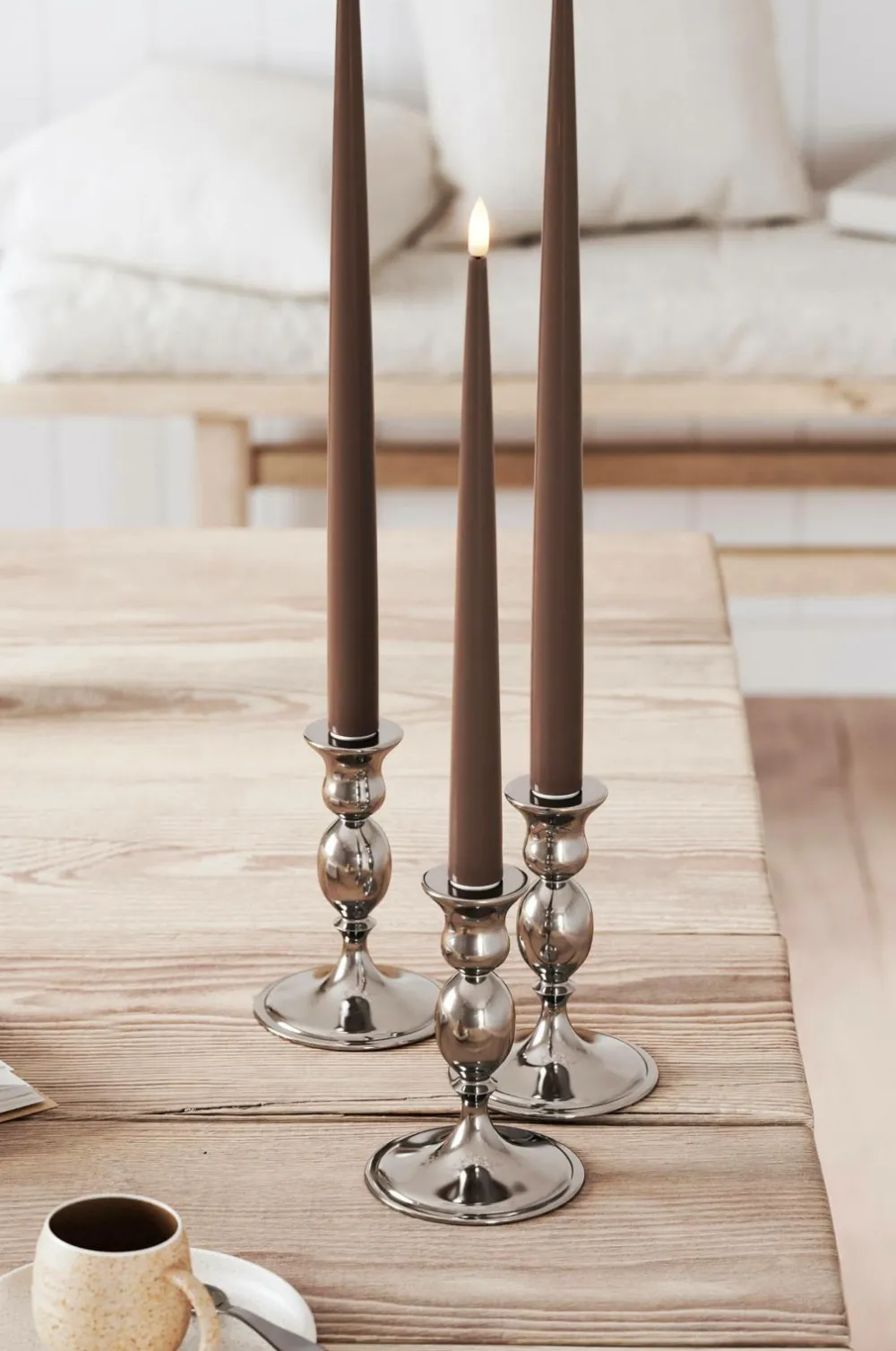 DeluxeHomeart Lys & Duft>LED Taper Candle Shiny 2,2x38 cm 2 stk. Mocca