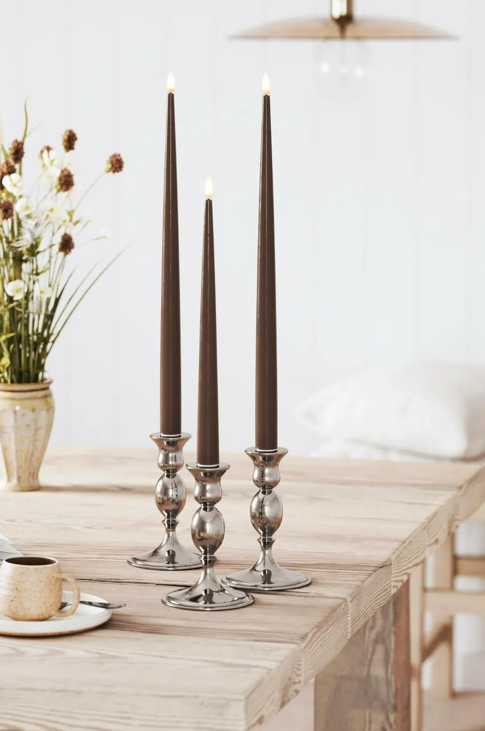 DeluxeHomeart Lys & Duft>LED Taper Candle Shiny 2,2x38 cm 2 stk. Mocca