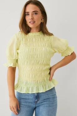 Ellos Collection Bluse med smock og pufærmer Lys gul Hot