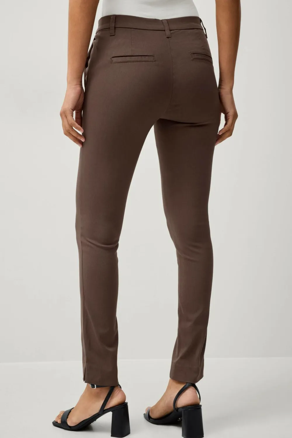 Ellos Collection Flexy Slim fit bukser i superstretch Mrkbrun Discount