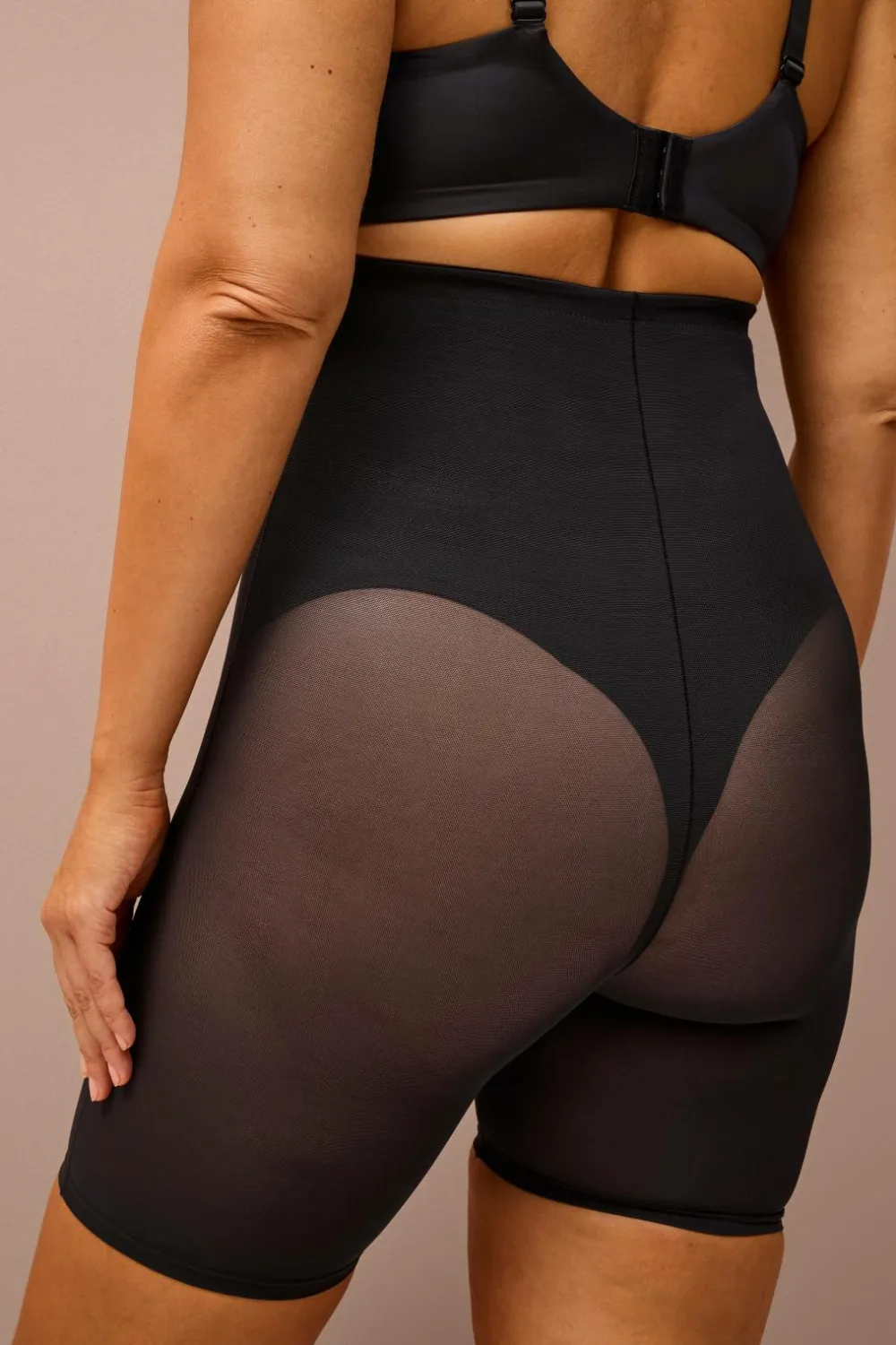 Ellos Collection Formende shorts med høj talje - fast støtte Sort Discount
