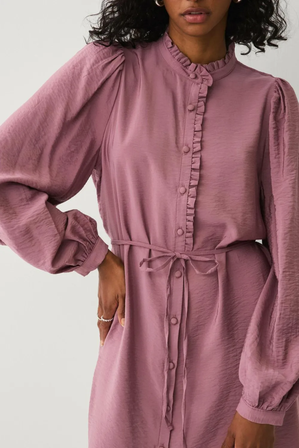 Ellos Kjoler>Collection Kjole med flæsekant rosa