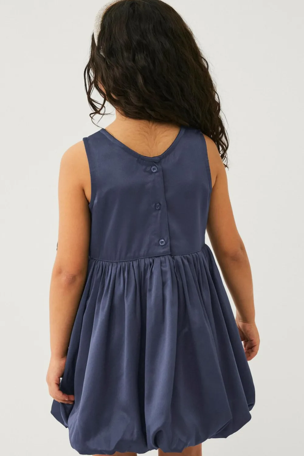 Ellos Collection Kjole Agatha Mørkeblå satin kjole Clearance