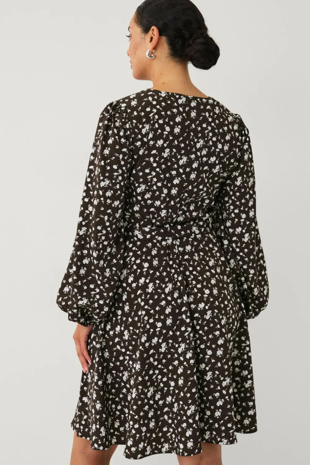 Ellos Kjoler>Collection Kjole med slips Brun aop