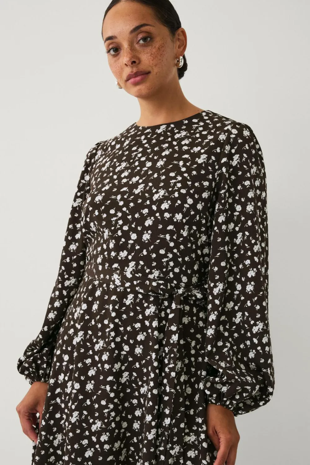 Ellos Kjoler>Collection Kjole med slips Brun aop