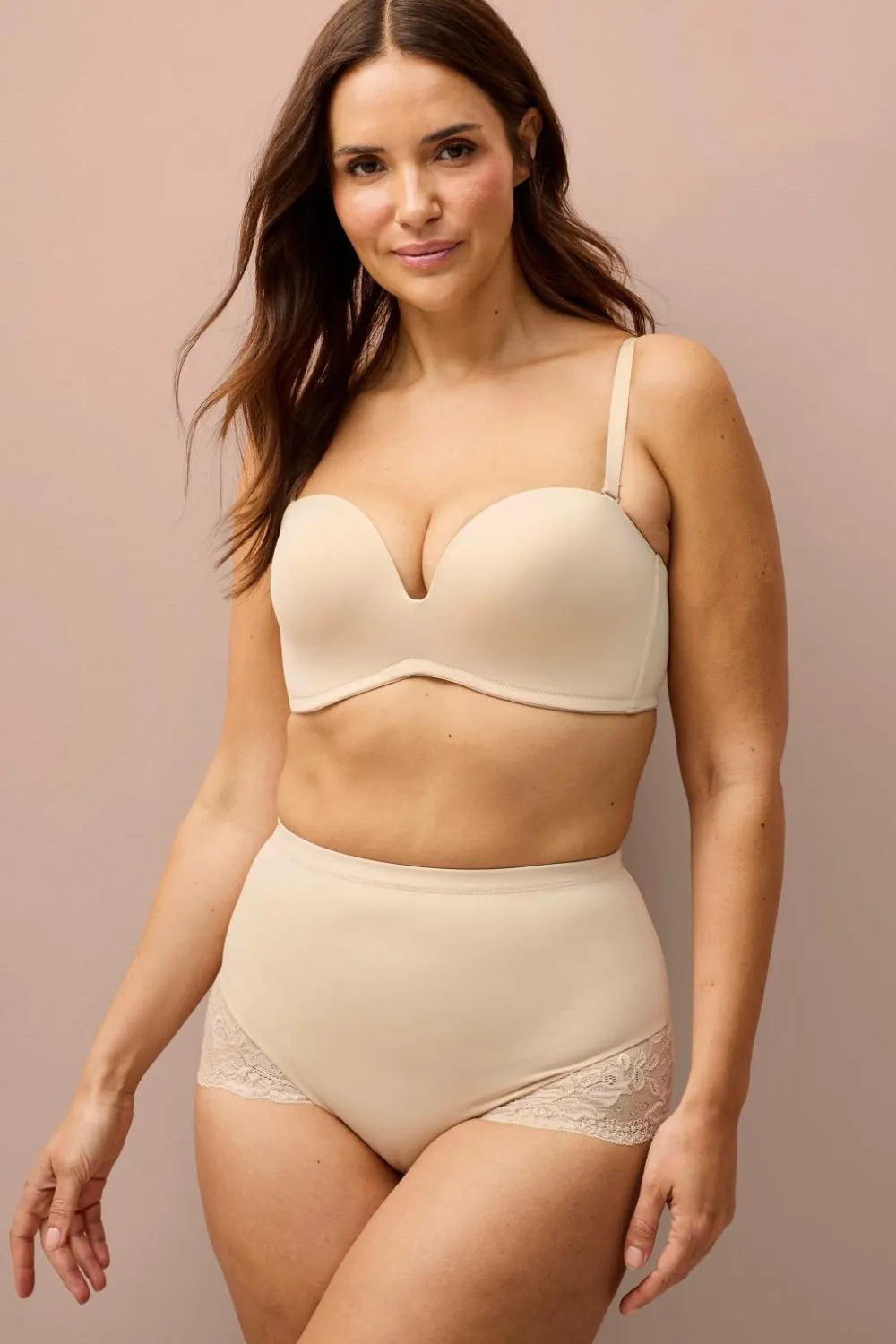 Ellos Collection Shapingtrusser med blondedetaljer - medium støtte Beige Clearance
