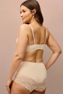 Ellos Collection Shapingtrusser med blondedetaljer - medium støtte Beige Clearance