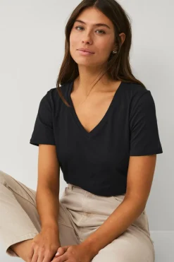 Ellos Basistøj>Collection T-shirt med v-hals Sort