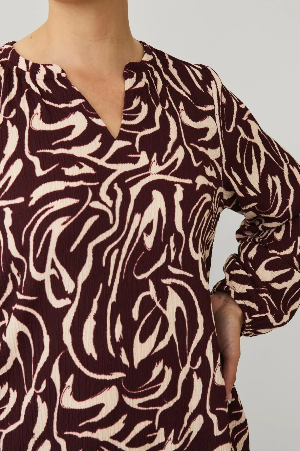 Ellos Tunikaer|Skjorter & Bluser>Collection Tunika Tilda Bordeaux cremefarvet mønstret