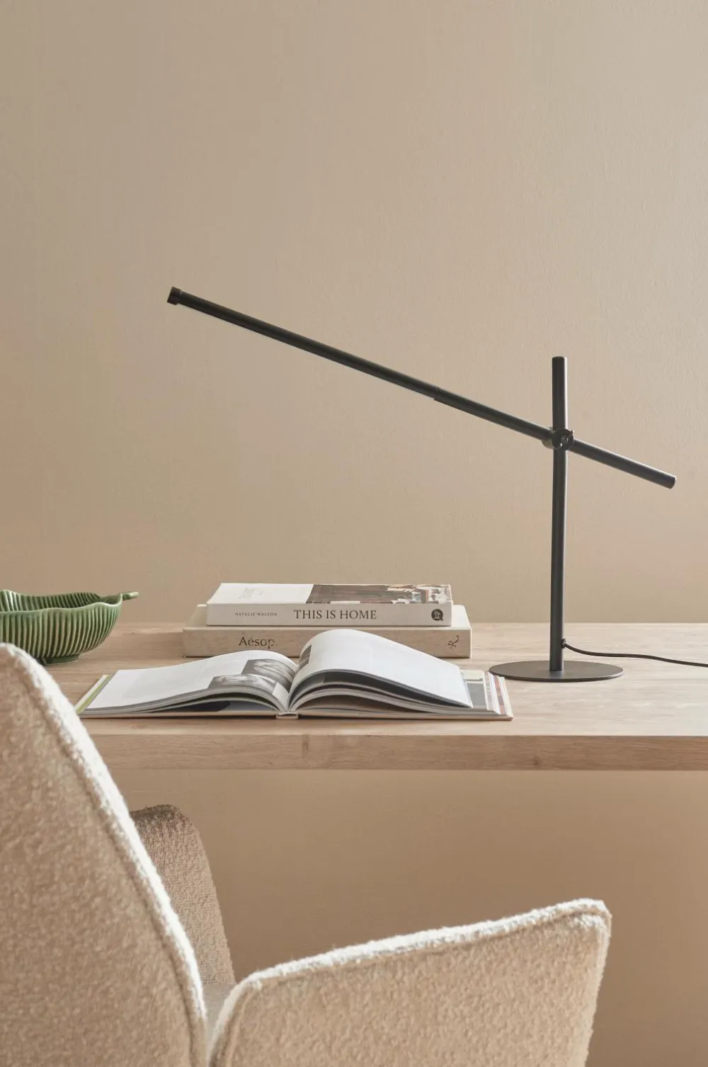 Ellos Home Bordlampe Atom LED Mat sort Discount