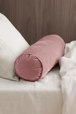 Ellos Home Pølsepude Nora Cylinder i velour Lyserød Best