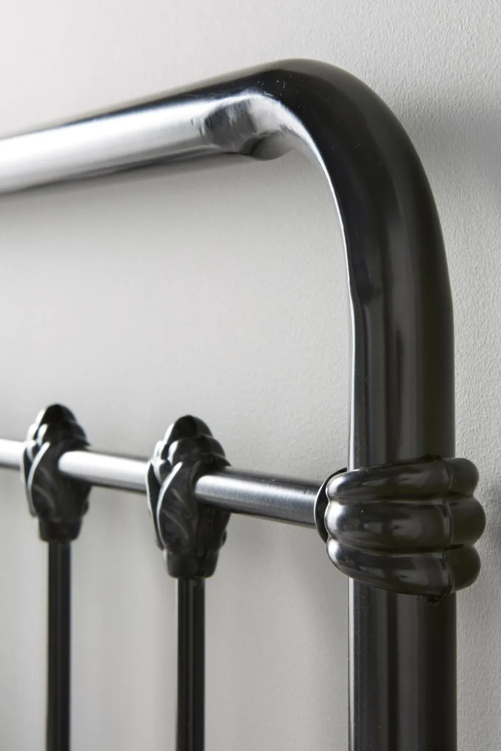 Ellos Senge & Madrasser>Home Seng Industrial 90x200 Sort