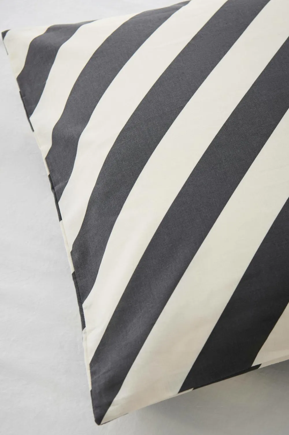 Ellos Dynebetræk|Sengesæt>Home Sengesæt Diagonal Stripe i bomuld 2 dele Gråsort
