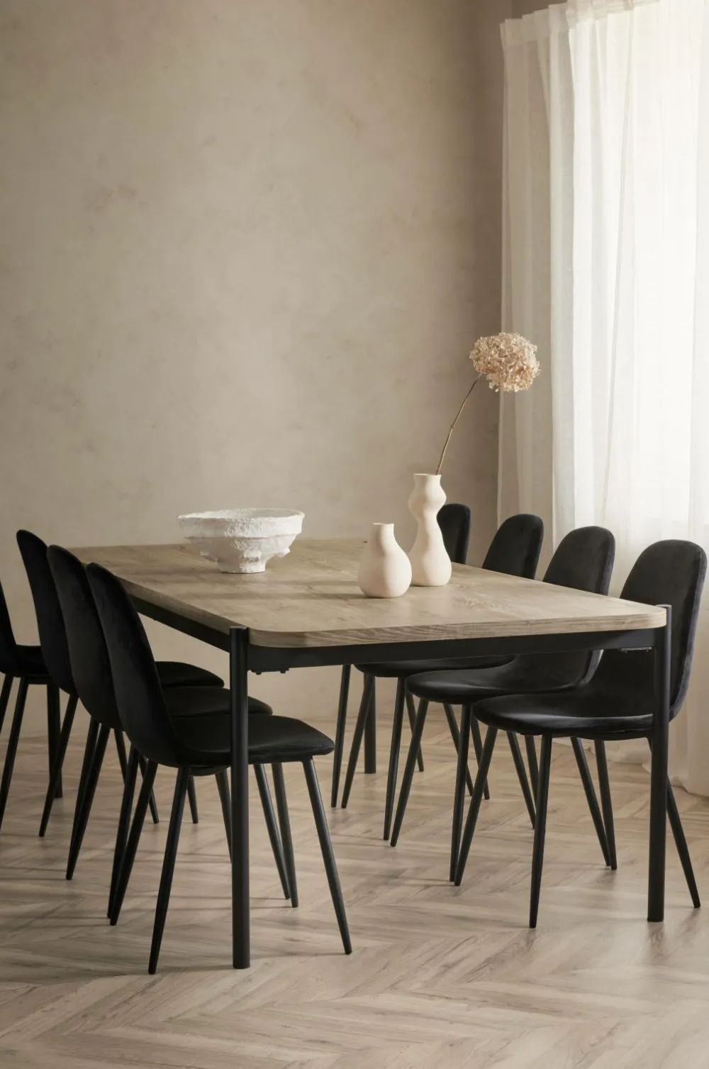 Ellos Spisegrupper>Home Spisebordssæt Gilda med 1 bord og 8 stole hvidt bord / sorte stole