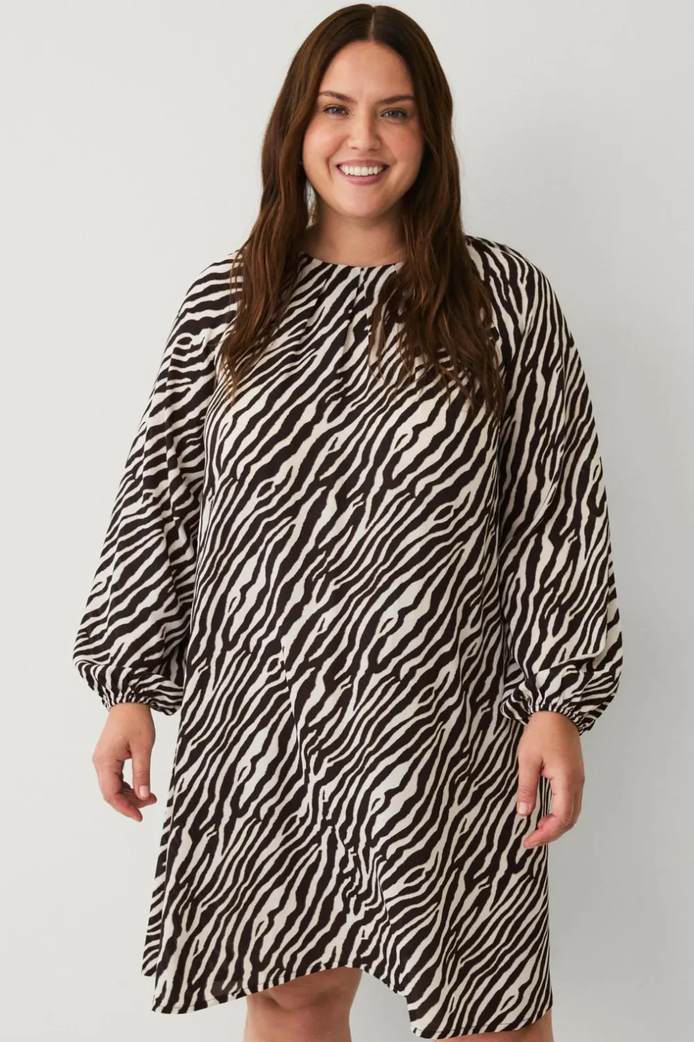 Ellos Kjoler>Plus collection Kjole med ballonærmer zebraprint