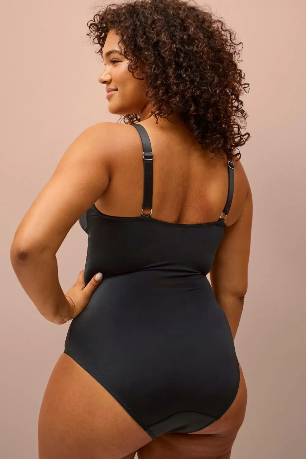Ellos Shaping>Plus collection Shapingbody med blondedetaljer - medium støtte Sort