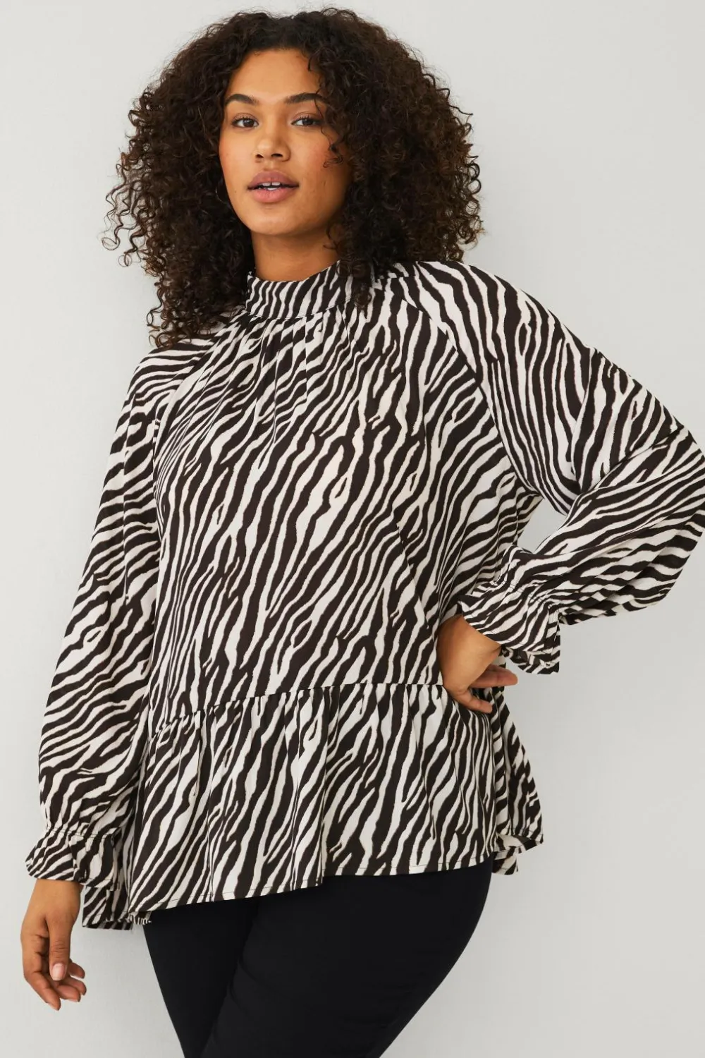Ellos Plus collection Chiffonbluse med flæser zebraprint Best