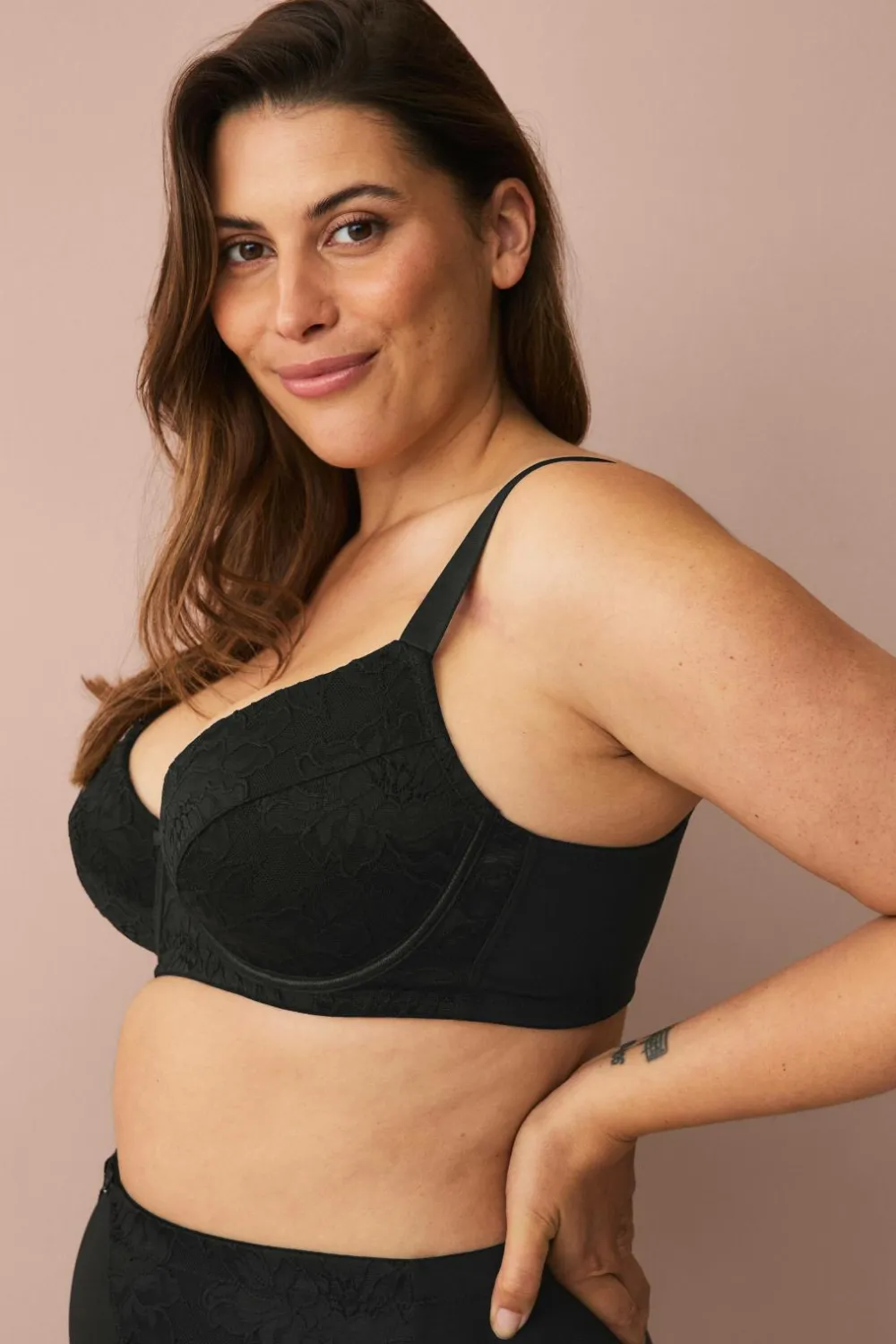 Ellos Plus collection Foret bh med bøjler i blonder Sort Discount