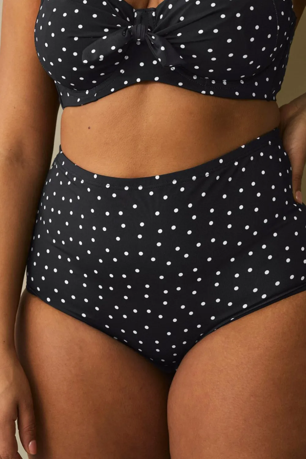 Ellos Plus collection Maxi Bikinitrusse med formende effekt Sort/hvidprikket Sale