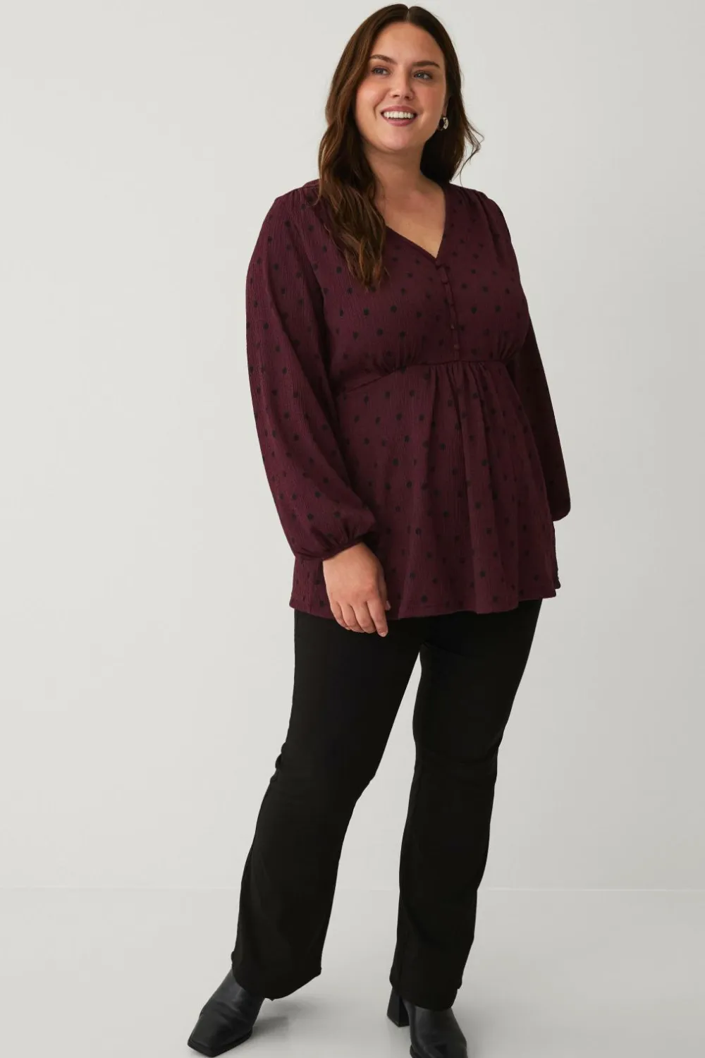 Ellos Tunikaer>Plus collection Tunika med V-hals Bordeaux med sort prik