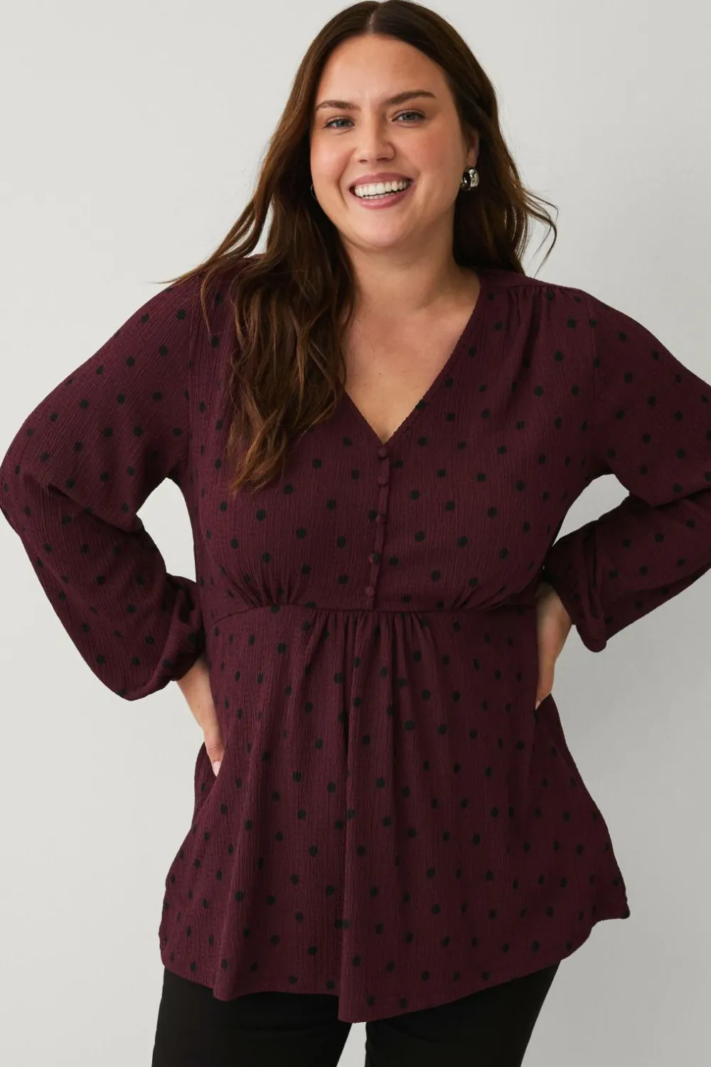 Ellos Tunikaer>Plus collection Tunika med V-hals Bordeaux med sort prik