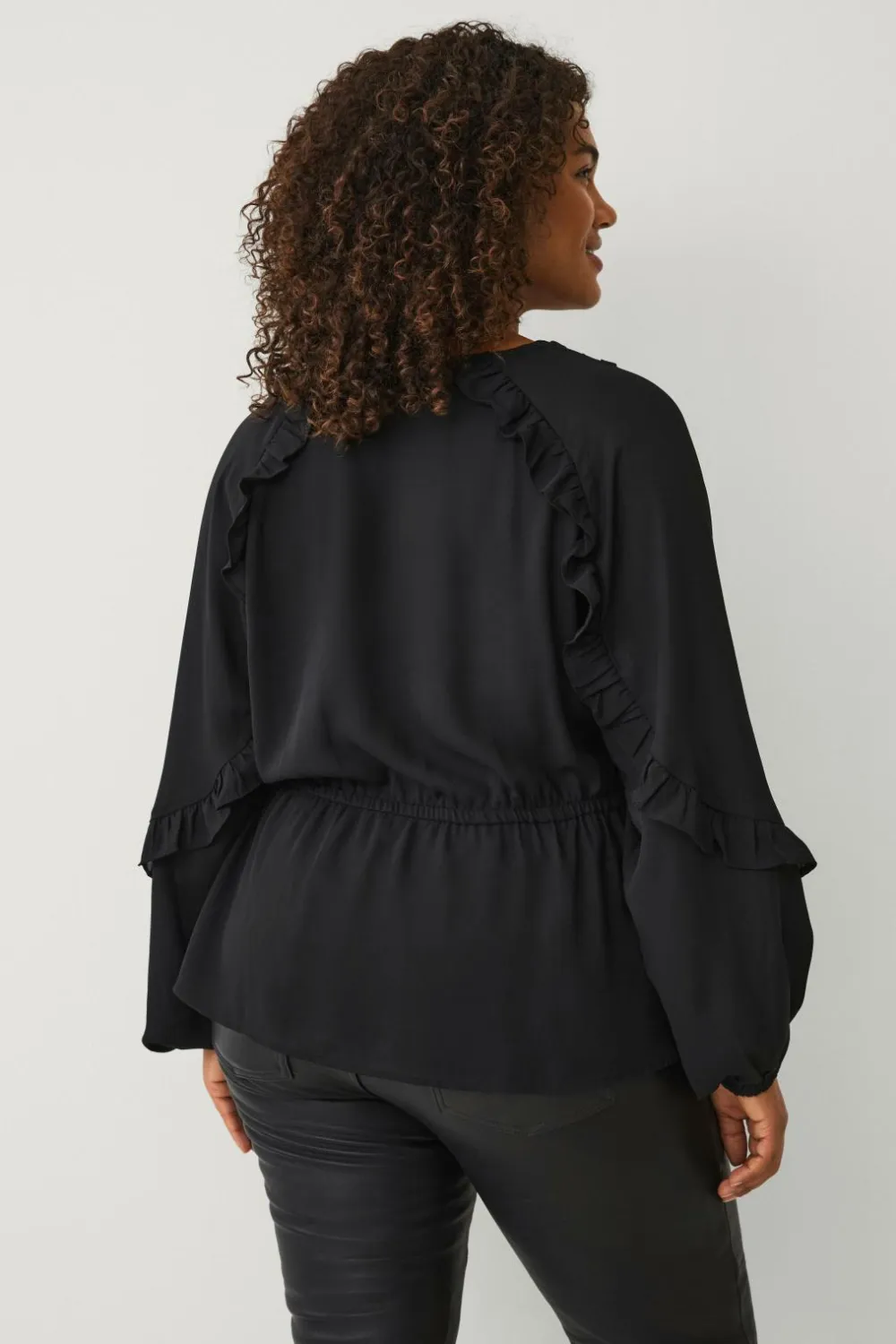 Ellos Plus collection Bluse med volanter sort Sale