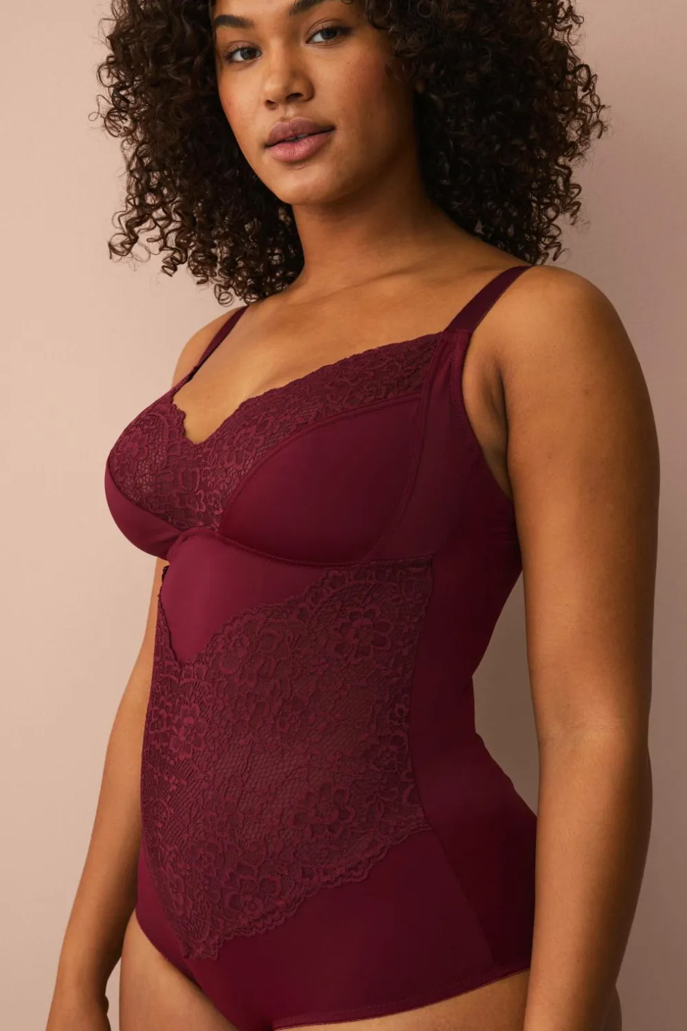 Ellos Shaping>Plus collection Shapingbody med blondedetaljer - medium støtte Vinrød