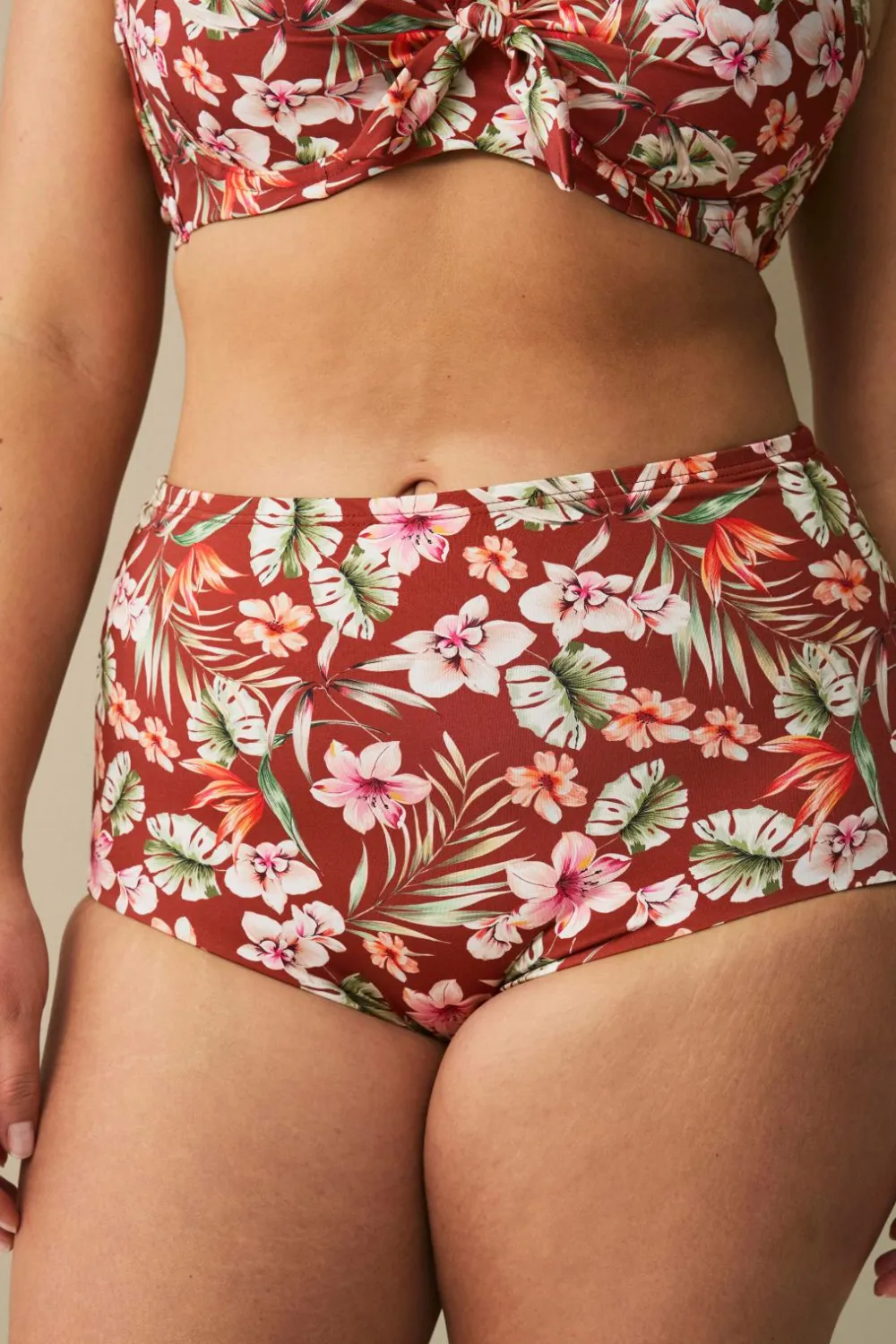 Ellos Bikinier & Bikinidele>Plus collection Maxi Bikinitrusse med formende effekt Blomstret