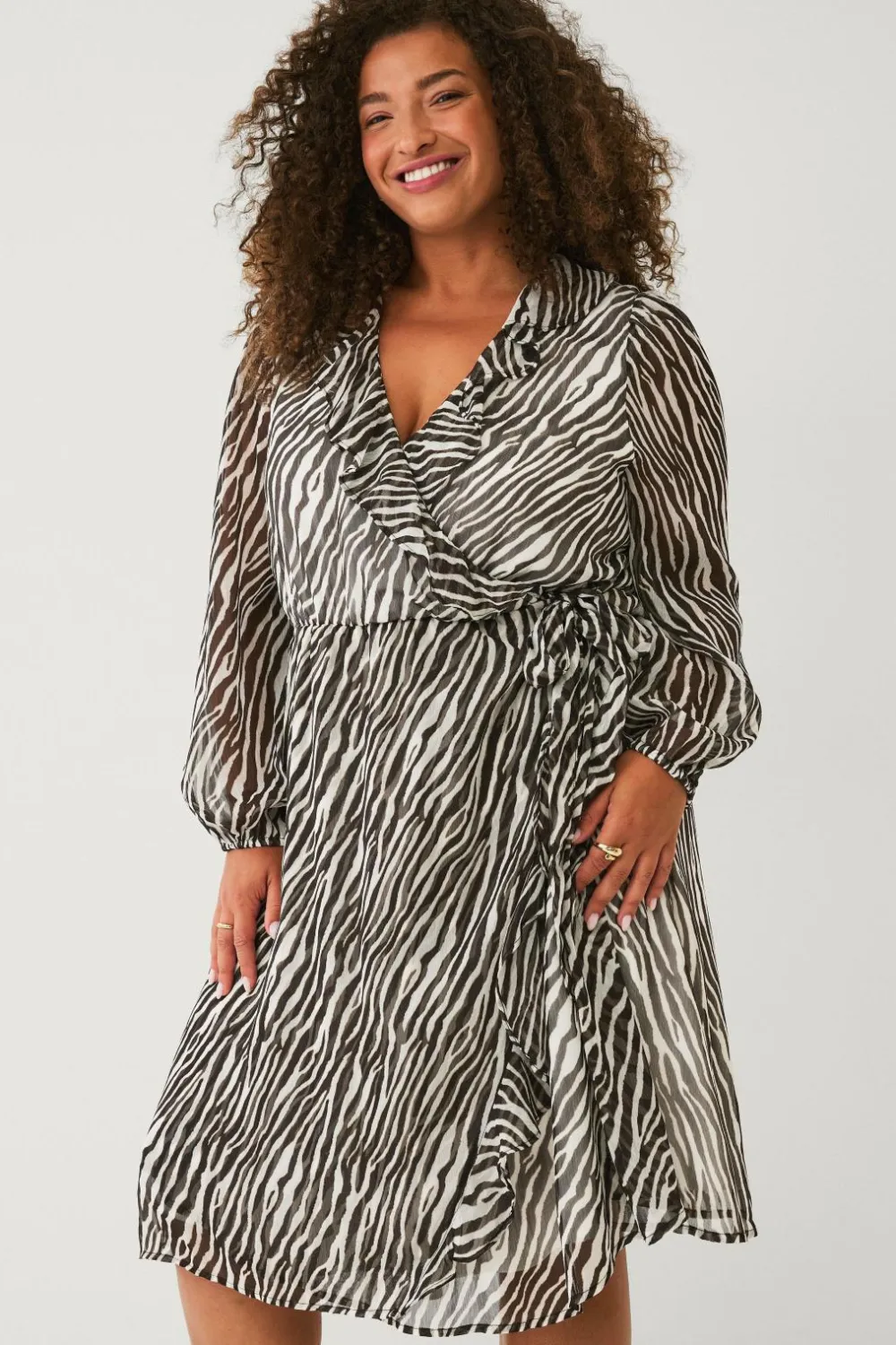 Ellos Plus collection Slå-om kjole med flæser Brun zebra Best