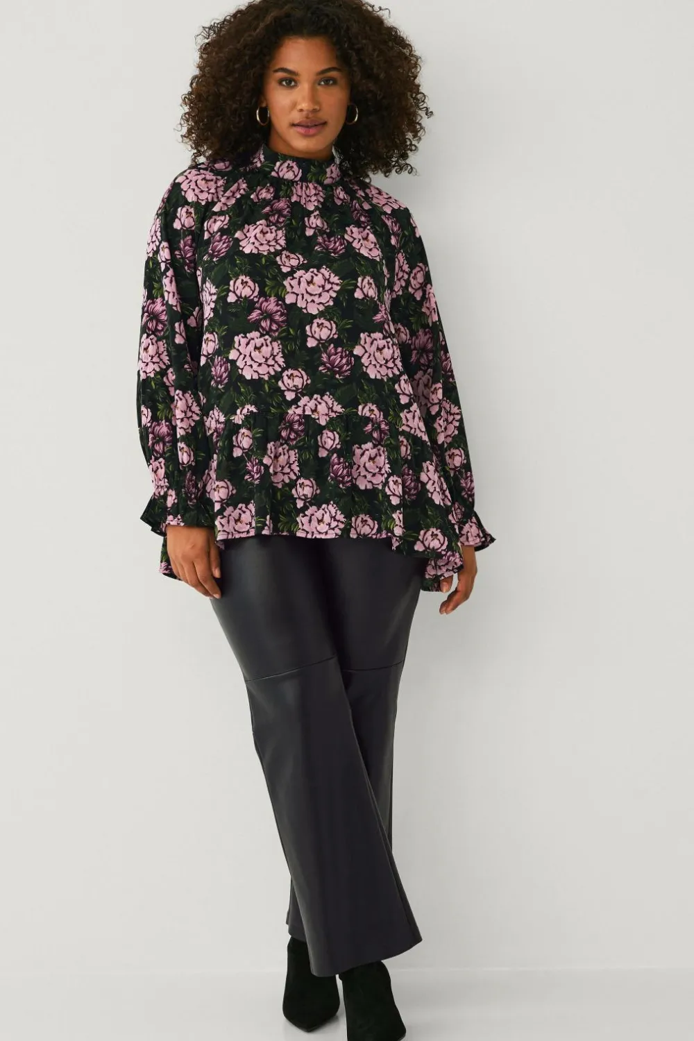 Ellos Plus collection Chiffonbluse med flæser Rosa blomstret