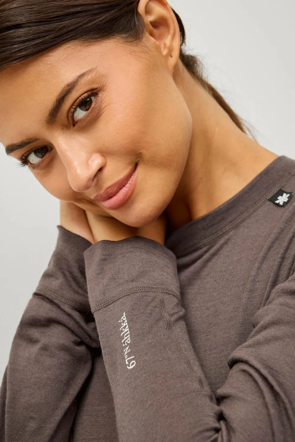 Áhkká Langærmet undertrøje Merino Wool LS Tee W Mørkebrun Best