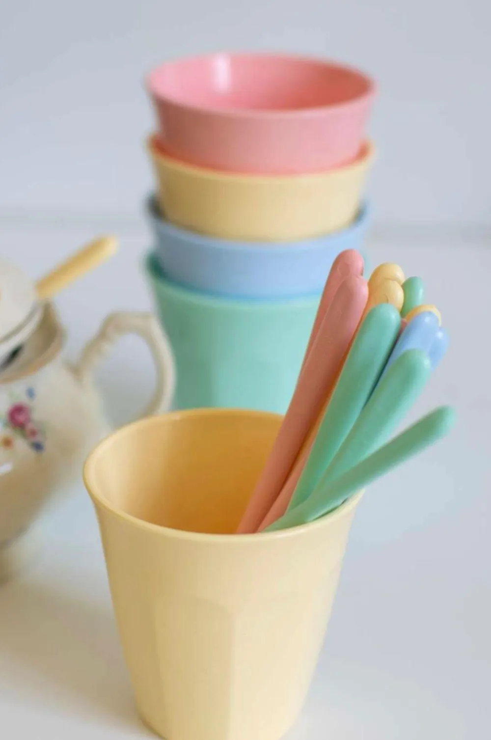 Koziol Barnevognstilbehør|Made & Trøste>Bordservice Nora Macarons 16 dele Multi