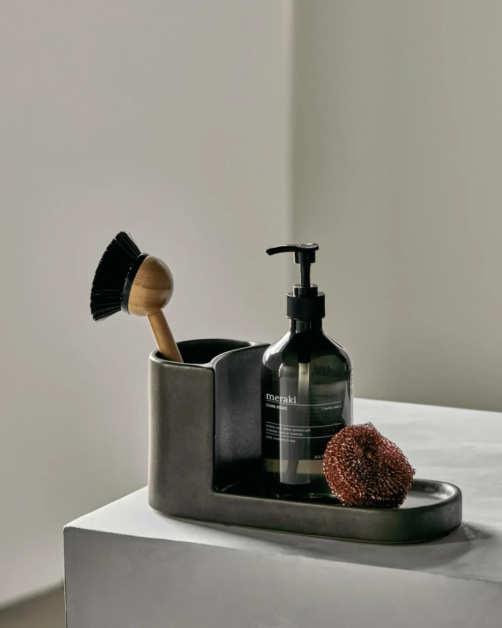 Meraki Badeværelsestilbehør>Brush And Soap Holder Datura Dark Grey