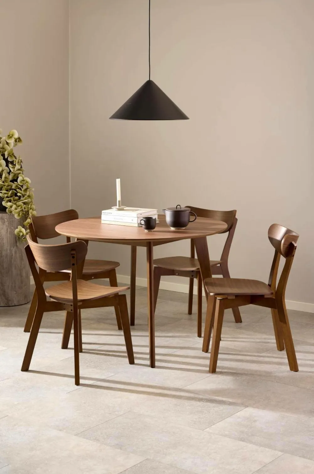 NORDFORM Roxby spisebordssæt med bord og 4 stole, 105x105x76 cm mat valnød 41088 Discount