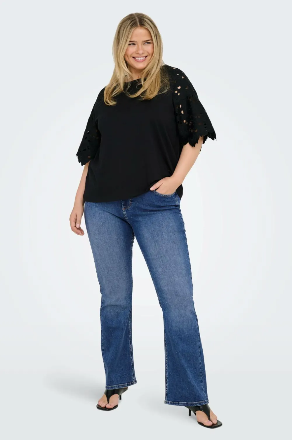 Only Carmakoma Jeans>Jeans carWilly HW Flared Rhinestone Medium blue denim