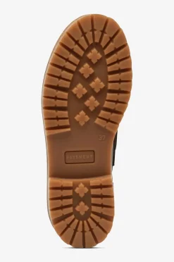 Pavement Loafers><noscript><img width=