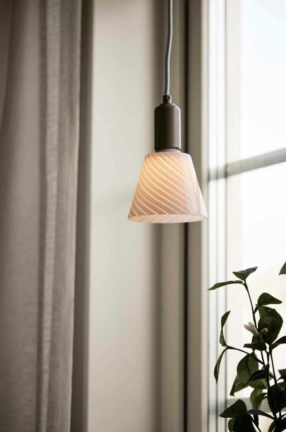 PR Home Pendler>Pendel Tilda White