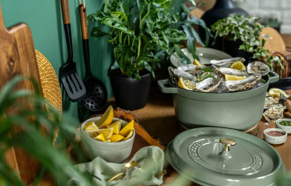 Staub Pander & Gryder>Gjutjärnsgryta 24 cm Eukalyptus Green