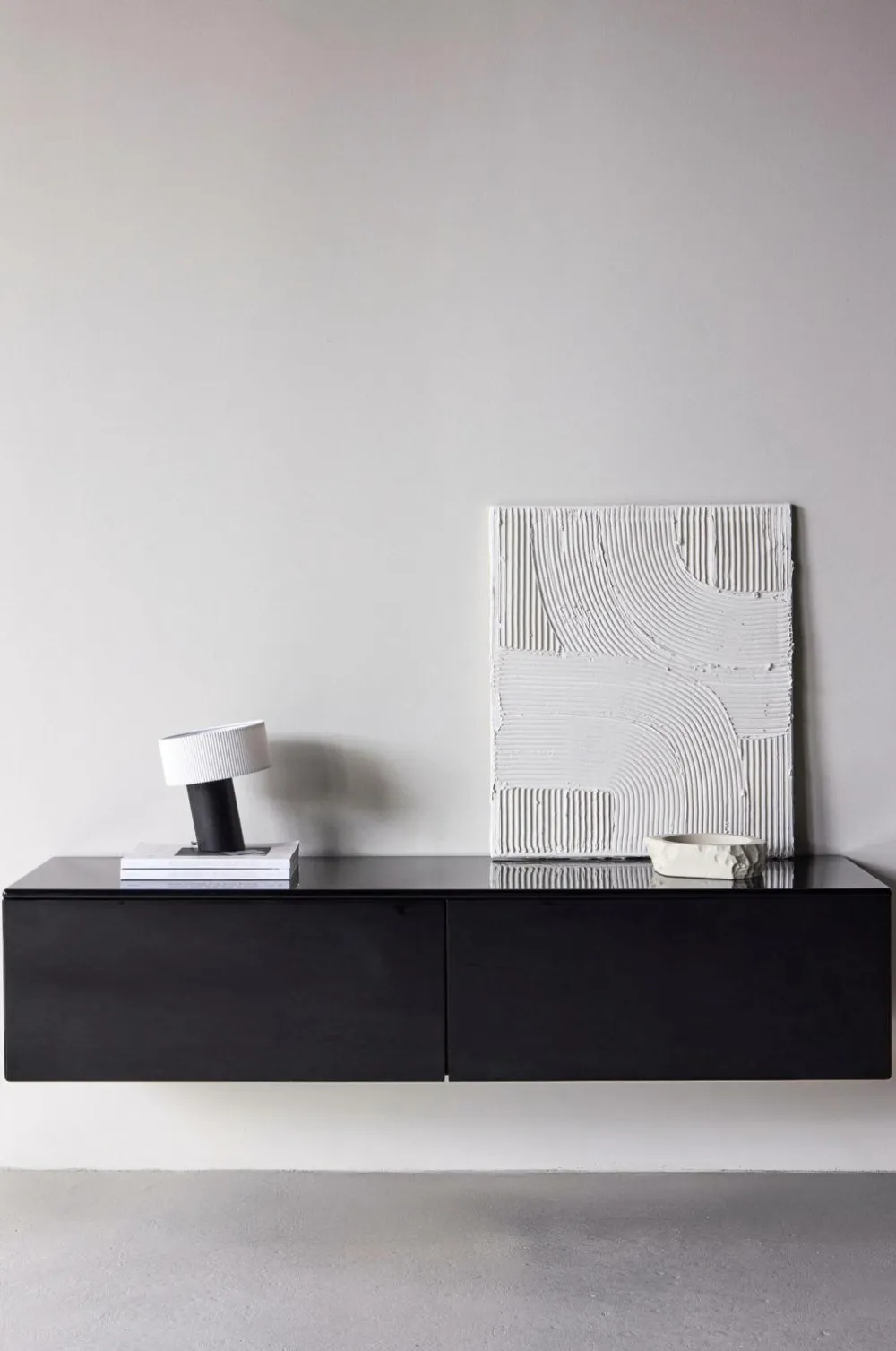 Venture Home Fristad Tv Stand Sort Outlet