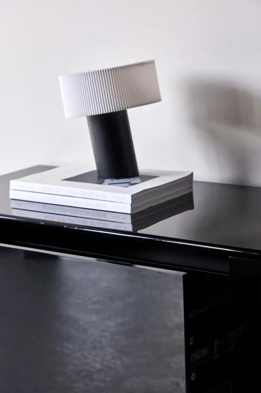 Venture Home Fristad Tv Stand Sort Outlet