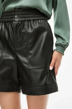 Vila Shorts><noscript><img width=